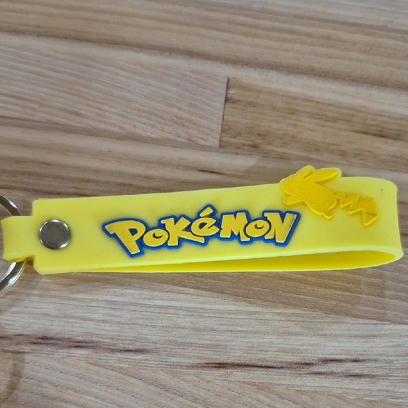 Light Up PIKACHU Keychain - Picture 2 of 5
